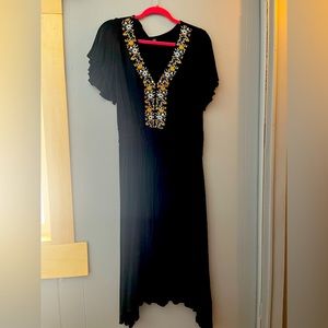 Black dress. 2X with floral detail